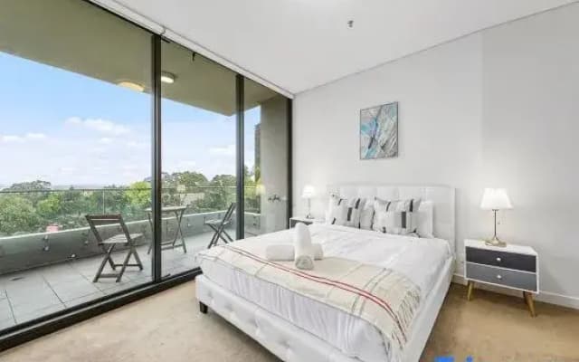 Stunning Waterview 2Bed Apt North Sydney - photo 2