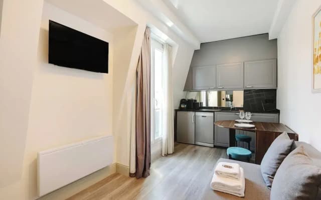 Amazing 2bd/6p apt With A/C - Bastille - photo 5