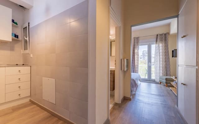 Renovated 3rd Floor Appartment - photo 2