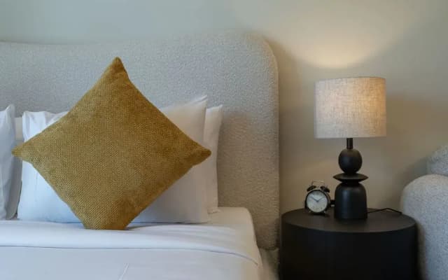 Comfortable Flat That Sleeps 2 Near Circle Mall - photo 4