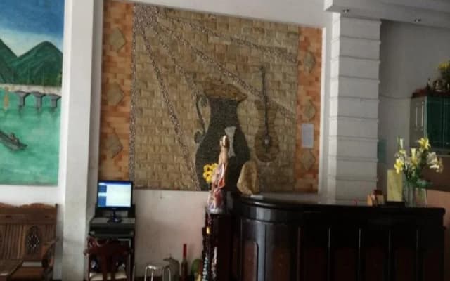 Phuong Long Hotel - photo 2