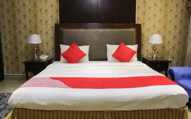 OYO 137 Clifton International Hotel - photo 4