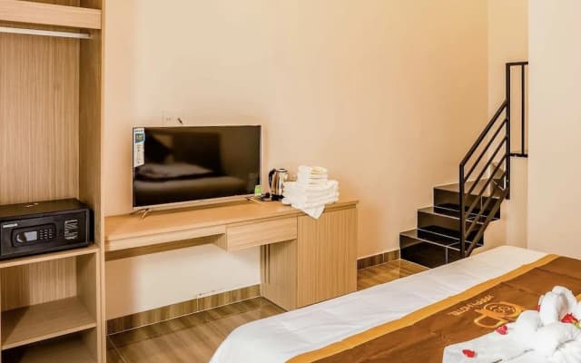 Happy Hotel - photo 3