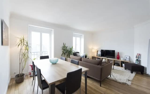 Contemporary near Arc de Triomphe - photo 4
