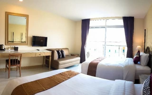 Crystal Luxury Hotel - photo 2