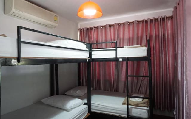 Baan Park Raak Backpacker Hostel - photo 4