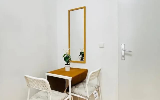 Affordable 4BR Near Stadthalle - photo 2