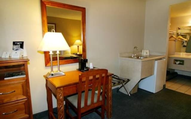 Americas Best Value Inn Downtown Las Vegas - photo 5