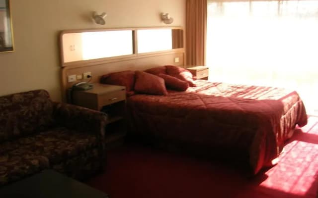 The Peninsula Motor Inn - photo 3