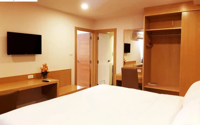 New Square Patong Hotel - photo 3