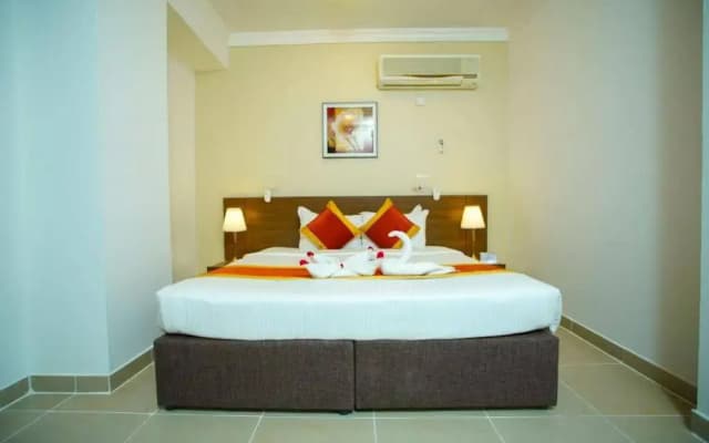 La Villa Inn Hotel Apartments - photo 4