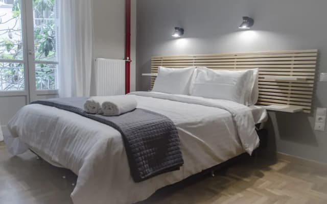 Centrally Located Flat with 1 Bedroom - photo 5
