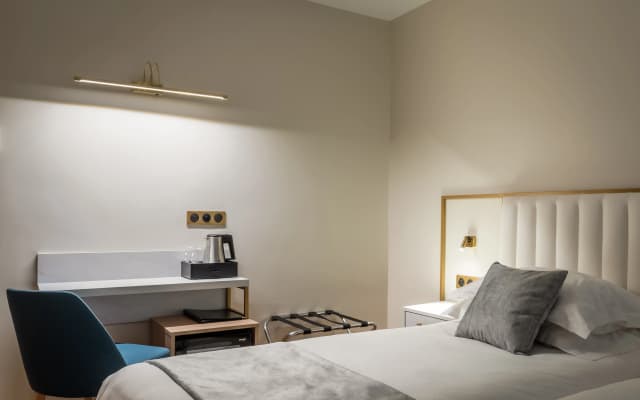 Hôtel Des Deux Avenues - photo 3