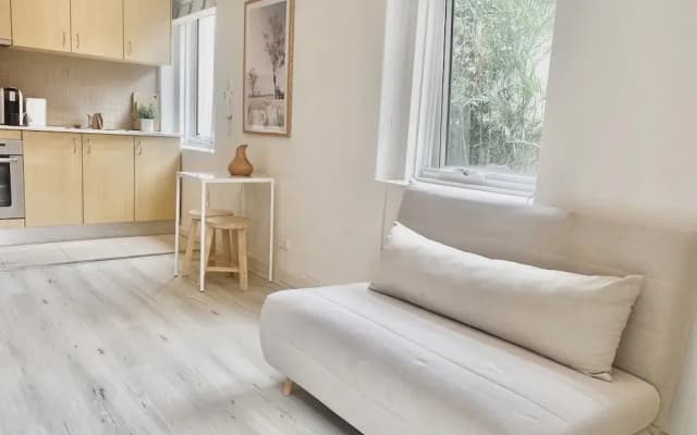 Prime Location Unit With Backyard - photo 2