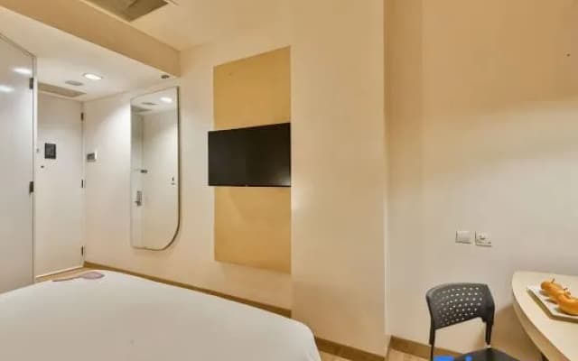MaxOneHotels @ Premier Melawai - photo 5
