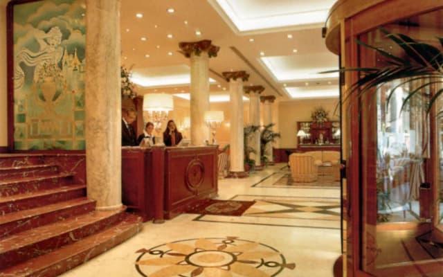 Andreola Central Hotel - photo 2