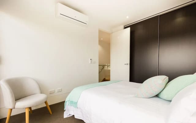 RENEE, 4BDR North Melbourne House - photo 2