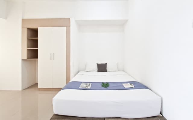 Studio Apartment Near Bojong Indah Station At Vittoria Residence - photo 2