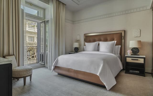 Four Seasons Hotel Madrid - photo 2