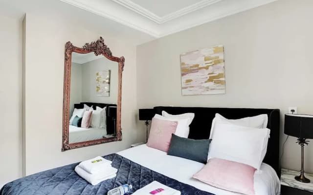 Authentic Apartment - 1br/4p - Near the Louvre - photo 3