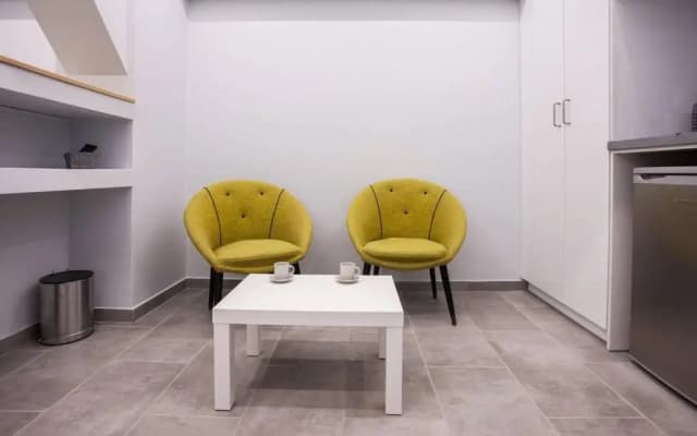 Unique minimal chic suite at Syntagma Square - photo 3