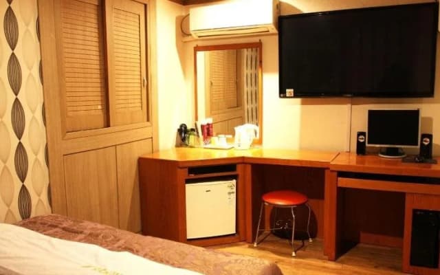 Q Motel - photo 3