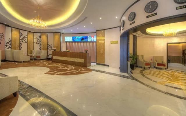 Pavilion Palace Hotel - photo 2
