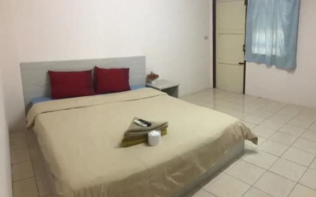 Watcharee Apartment - photo 4