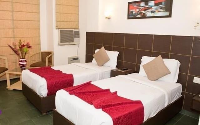 Hotel Crest Inn - photo 4