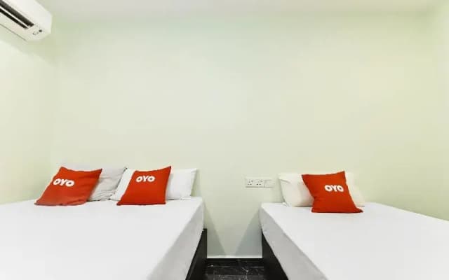 Th Hotel by OYO Rooms - photo 2