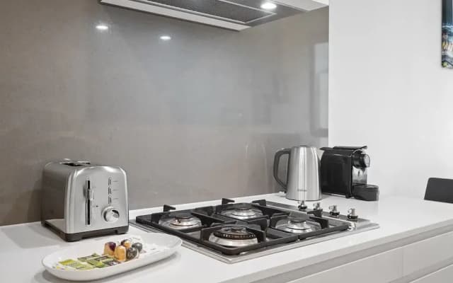 Stylish Southbank 1-bed Flat With Luxury Amenities - photo 3