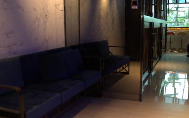 SNOOZE Capsule Hotel - photo 2