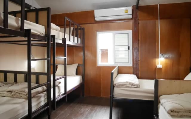 Lanta Chaolay Hostel - photo 5