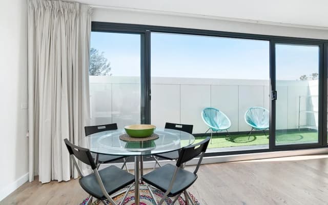 DINA, 2BDR Carlton Apartment - photo 4