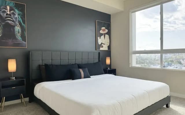 Beautiful 1 BR in LA Gym Pool 10mins to Cedar - photo 3