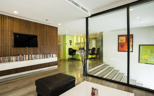 Marvin Suites Hotel - photo 2