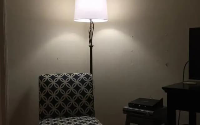 Hollywood Private One-Bedroom Apartment - photo 4