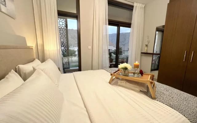 Stylish Apartment with a Jacuzzi (Park&Pool View) - photo 4