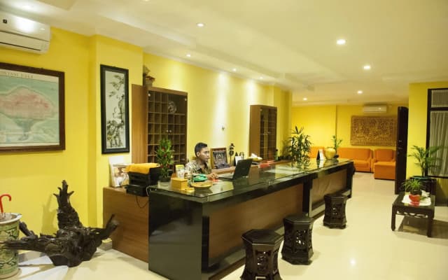 Catur Adi Putra Hotel - photo 2
