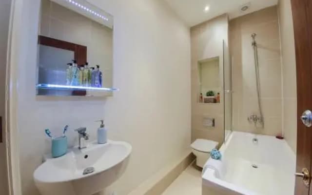 Finchley Central - Spacious Triplex - photo 5