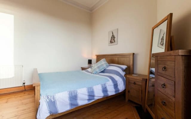 Spacious Leith Flat For 4 W/ Skyline View - photo 5
