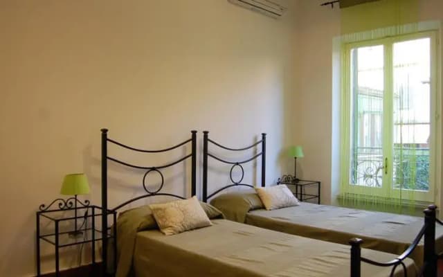 Rsh Guardiola Apartments - photo 4