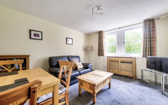 Charming Grassmarket Apartment with Castle View - photo 4
