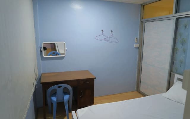 Red Lips Hostel - photo 3