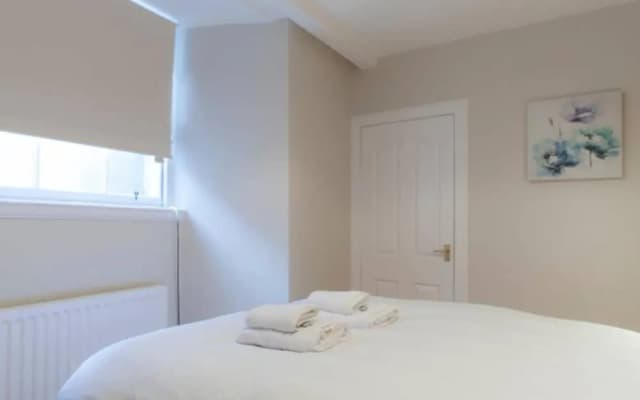 2 Bedroom Flat In West End - photo 2
