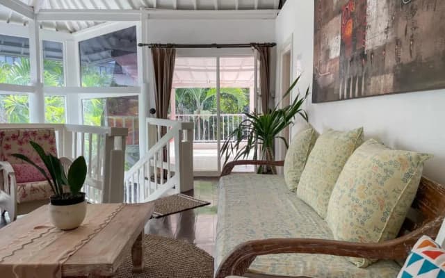 Villa Putih - Canggu beach house 150m Berawa beach - photo 5