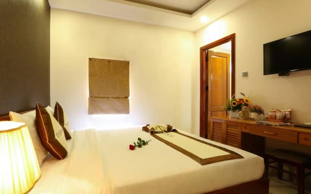 Kingdom Hotel - photo 2
