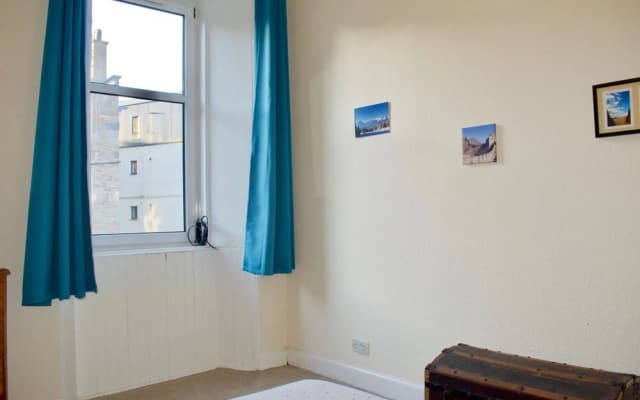 1 Bedroom Central Edinburgh Flat - photo 4