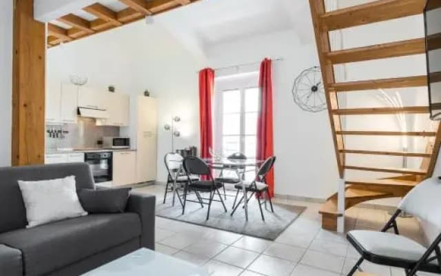 Massena Square - 1 Bdr Duplex With Ac - photo 3