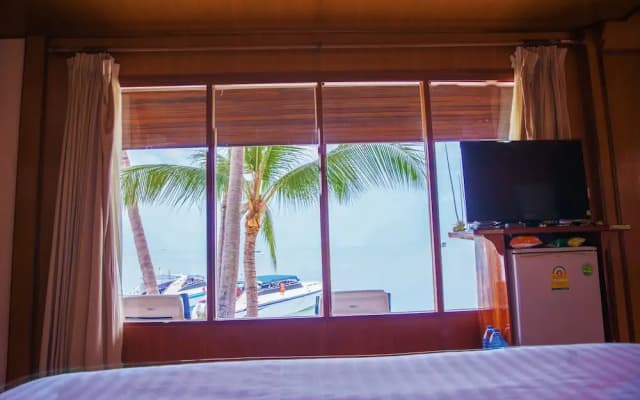 Bangrak Pier Bungalow - photo 4
